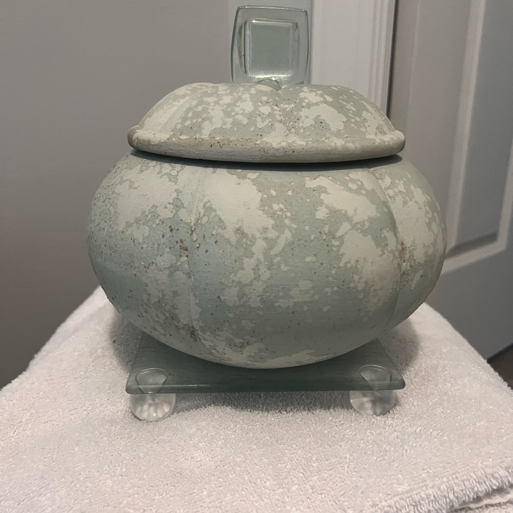 VINTAGE GREEN/ GOLD FLECKS PUMPKIN WITH LID AND STAND